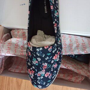 Easy Spirit Gift Slip On Flats  NEVER WORN New In Box